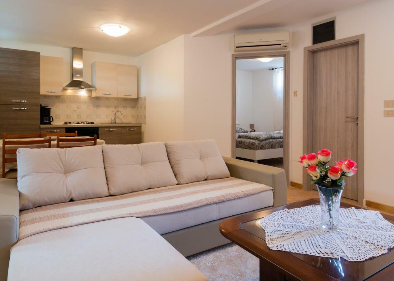 Apartments Alma Црвени-Врх Экстерьер фото