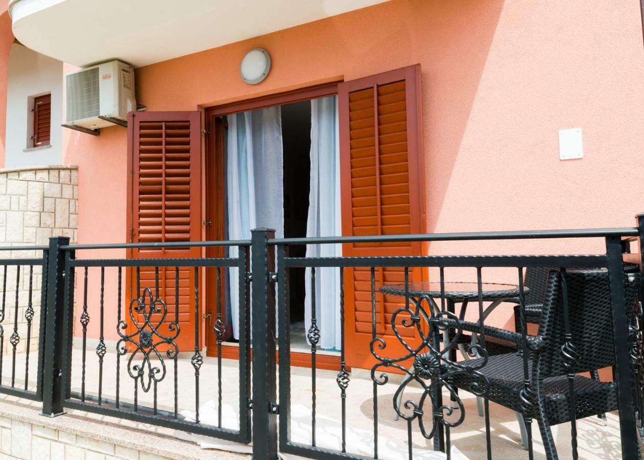 Apartments Alma Црвени-Врх Экстерьер фото